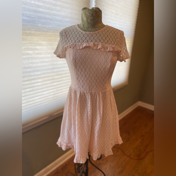 Alter’d State peach lace dress - Picture 1 of 7